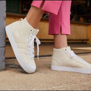 NWT Adidas Bravada 2.0 Mid Platform Sneakers, Beige / Cream women’s Size 9